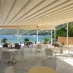 Menes Ξενοδοχείο Γένι