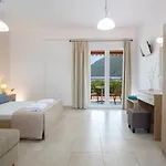 Menes Ξενοδοχείο Γένι