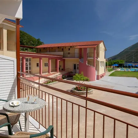 Hotel Menes Yénion