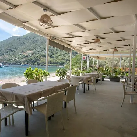 Ξενοδοχείο Menes 3*