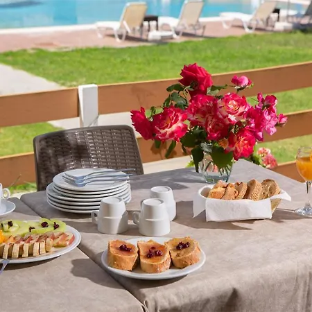 Ξενοδοχείο Menes 3*